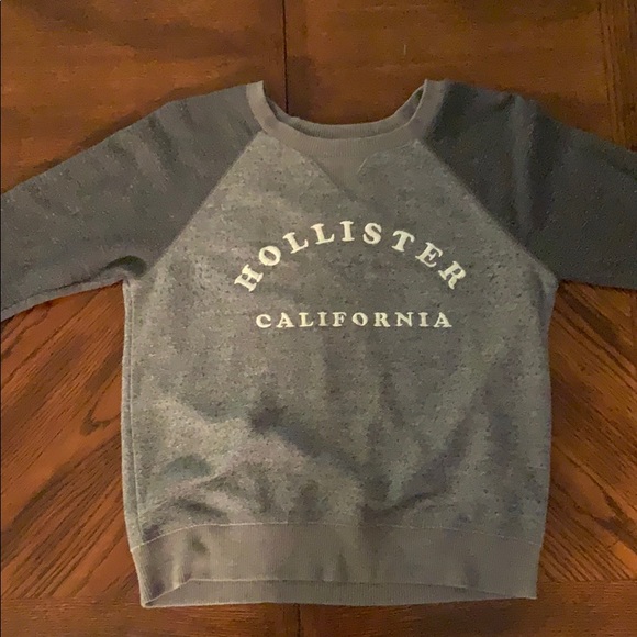 2 small hollister crewneck sweatshirt - Picture 2 of 3